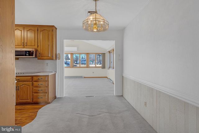 2203 ALLWOOD DR, Bethlehem, PA 18018