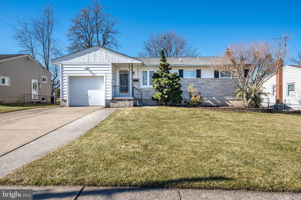 2203 ALLWOOD DR, Bethlehem, PA 18018