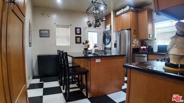 7810 La Salle Avenue, Los Angeles, CA 90047