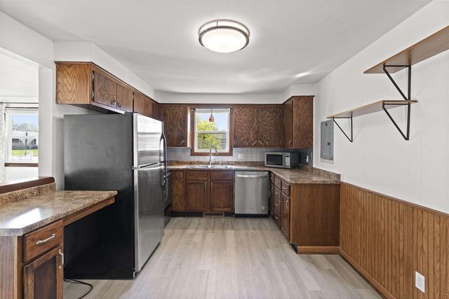 141 STANLEY STREET, Neenah, WI 54956
