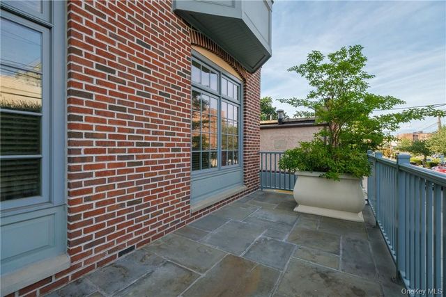 55 1st Street 114, Pelham, NY 10803