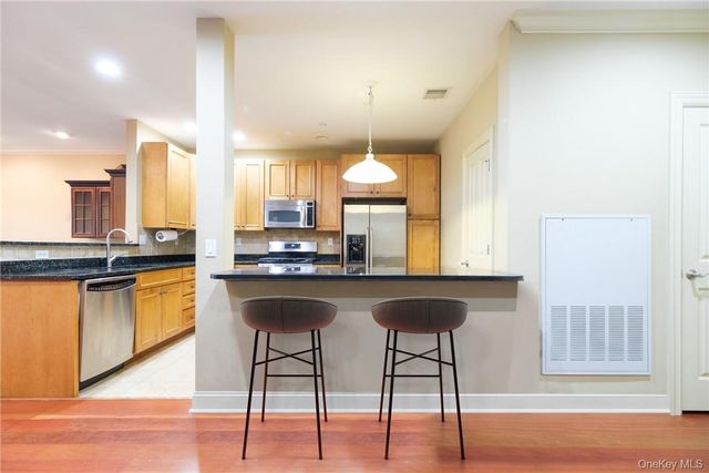 55 1st Street 114, Pelham, NY 10803