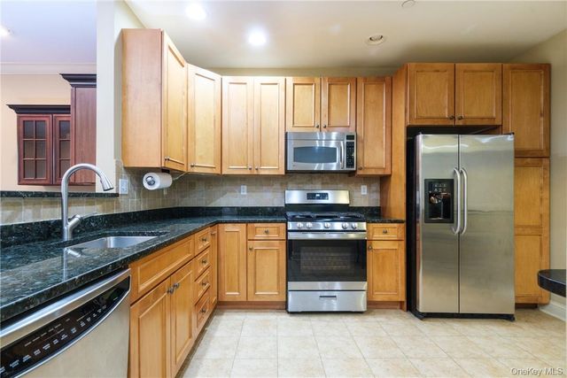 55 1st Street 114, Pelham, NY 10803