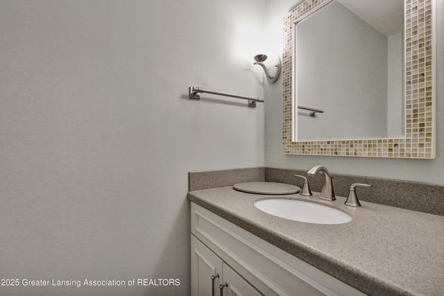 1920 Briarwood Drive, Lansing, MI 48917