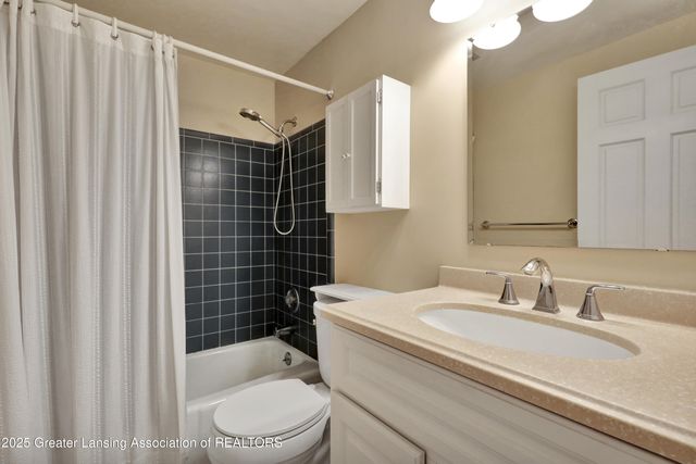 1920 Briarwood Drive, Lansing, MI 48917