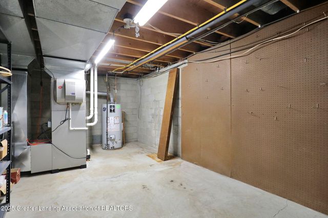 1920 Briarwood Drive, Lansing, MI 48917