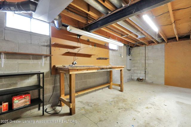 1920 Briarwood Drive, Lansing, MI 48917