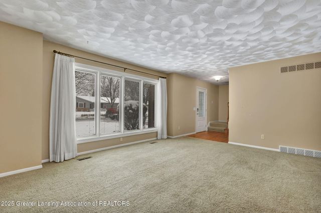 1920 Briarwood Drive, Lansing, MI 48917