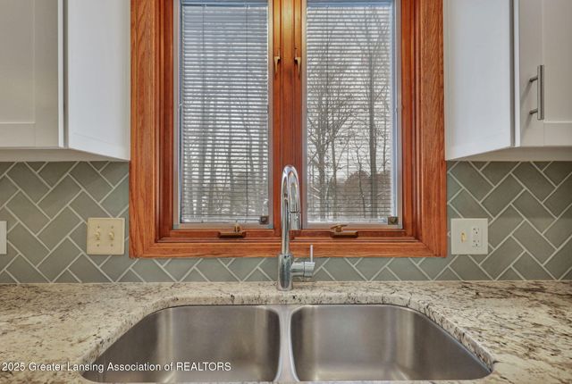 1920 Briarwood Drive, Lansing, MI 48917