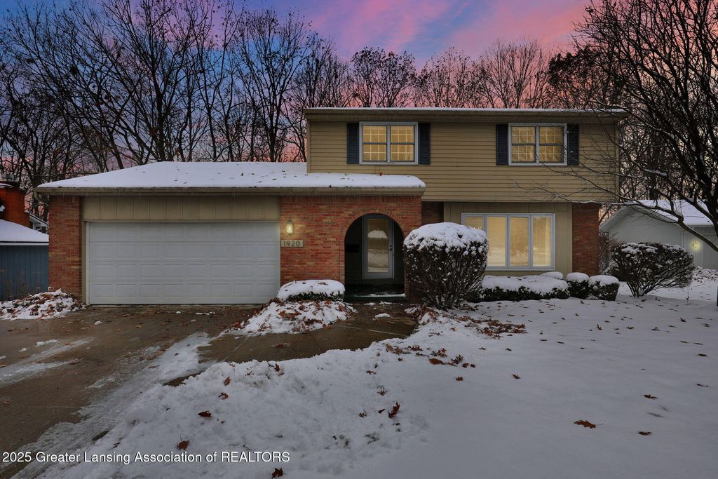 1920 Briarwood Drive, Lansing, MI 48917