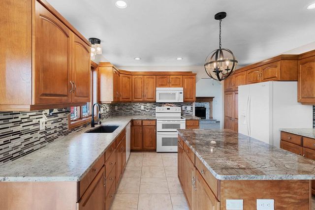 2820 BLUE SPRUCE DRIVE, Green Bay, WI 54311