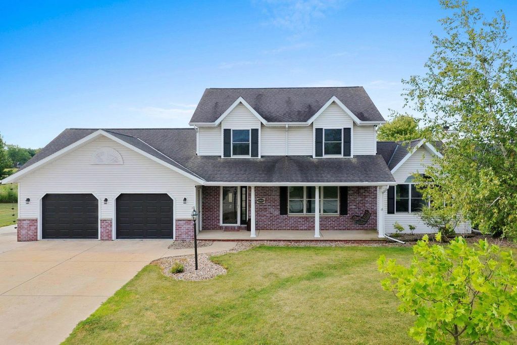 2820 BLUE SPRUCE DRIVE, Green Bay, WI 54311