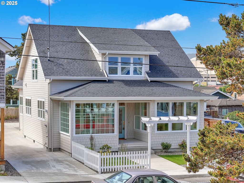 321 3rd Ave, Seaside, OR 97138