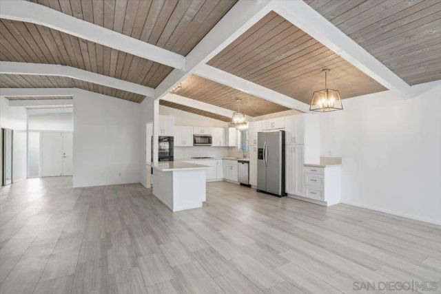 4985 Pacifica, San Diego, CA 92109