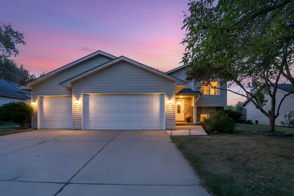 5110 92nd Crescent, Brooklyn Park, MN 55443