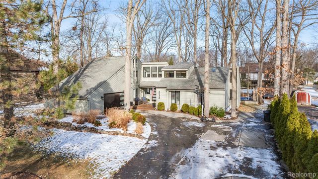 8538 Island Boulevard, Grosse Ile Township, MI 48138