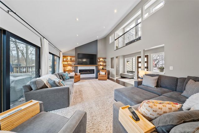 8538 Island Boulevard, Grosse Ile Township, MI 48138