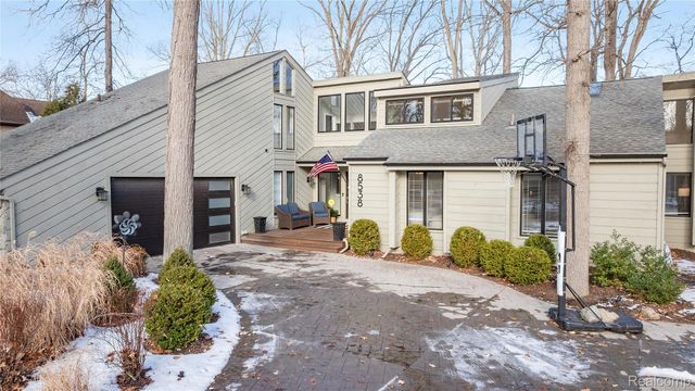 8538 Island Boulevard, Grosse Ile Township, MI 48138
