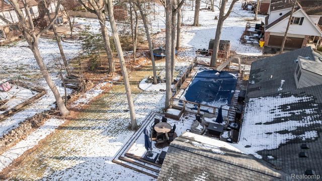 8538 Island Boulevard, Grosse Ile Township, MI 48138