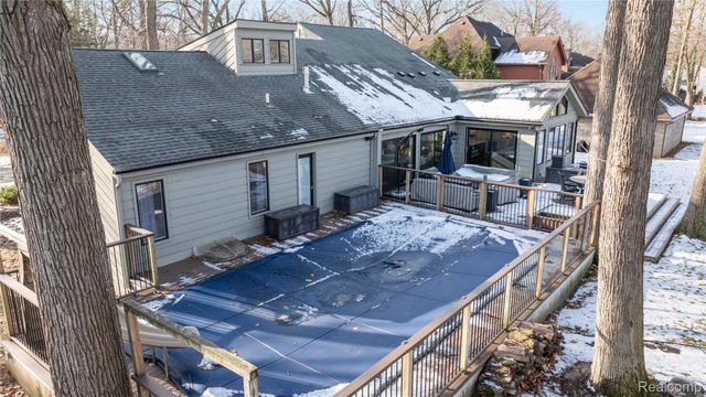 8538 Island Boulevard, Grosse Ile Township, MI 48138