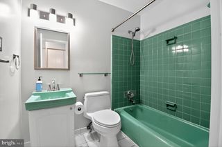8233 STONEWALL DR, Vienna, VA 22180