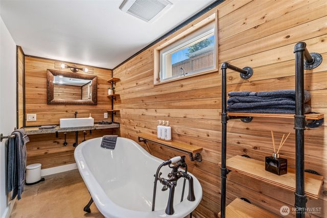 1705 N 82nd Street, Seattle, WA 98103