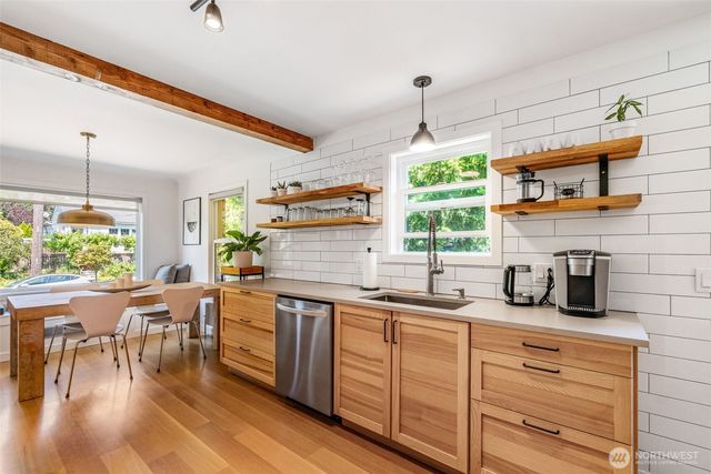 1705 N 82nd Street, Seattle, WA 98103