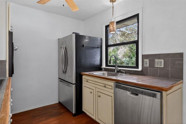 6338 BEECHWOOD AVENUE, Sarasota, FL 34231