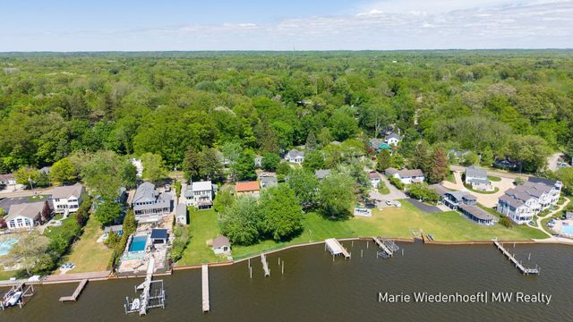 722 Lake Street, Saugatuck City, MI 49453