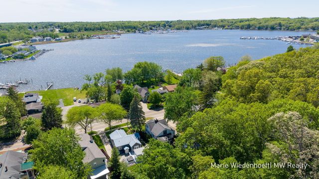 722 Lake Street, Saugatuck City, MI 49453