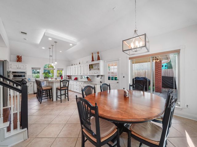 5 Hidden Pond Place, The Woodlands, TX 77381