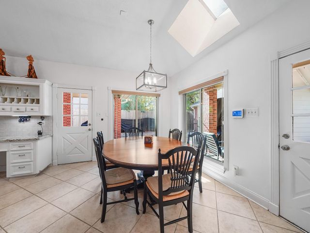 5 Hidden Pond Place, The Woodlands, TX 77381