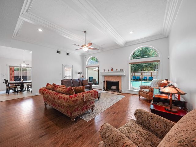 5 Hidden Pond Place, The Woodlands, TX 77381