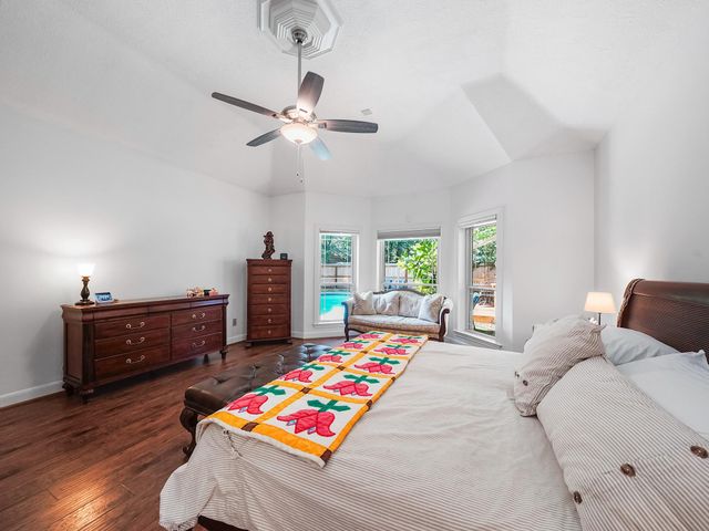 5 Hidden Pond Place, The Woodlands, TX 77381