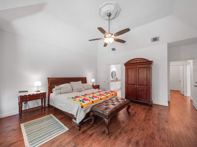 5 Hidden Pond Place, The Woodlands, TX 77381