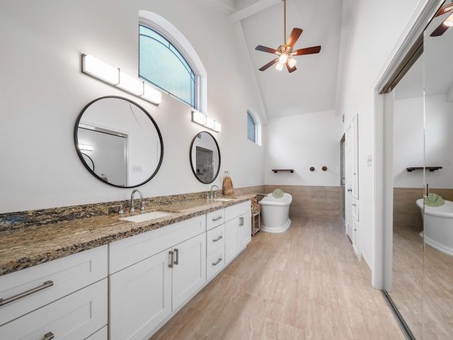 5 Hidden Pond Place, The Woodlands, TX 77381