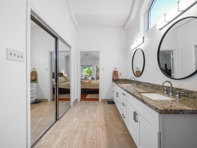 5 Hidden Pond Place, The Woodlands, TX 77381