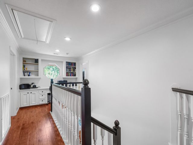 5 Hidden Pond Place, The Woodlands, TX 77381