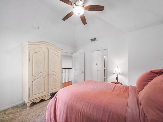 5 Hidden Pond Place, The Woodlands, TX 77381