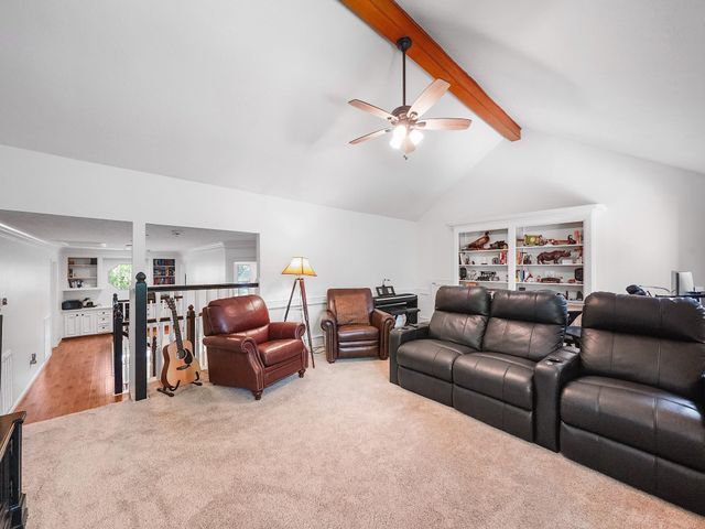 5 Hidden Pond Place, The Woodlands, TX 77381