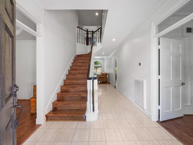 5 Hidden Pond Place, The Woodlands, TX 77381