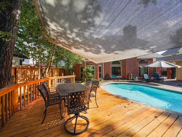 5 Hidden Pond Place, The Woodlands, TX 77381