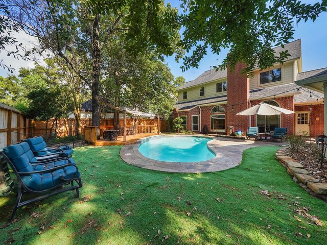 5 Hidden Pond Place, The Woodlands, TX 77381