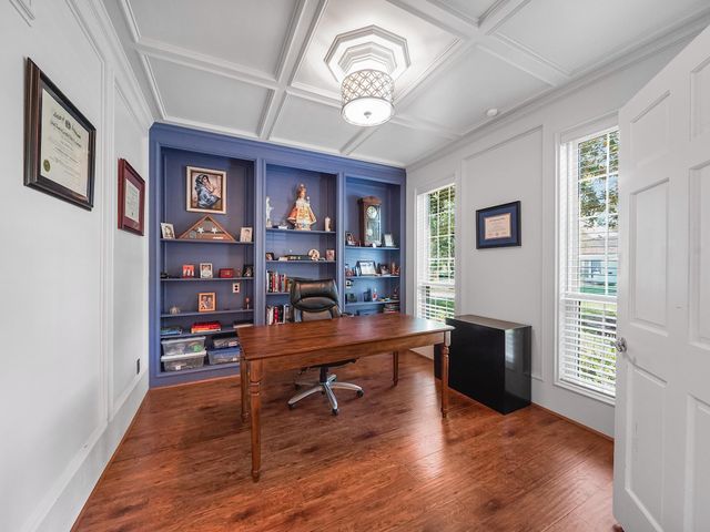 5 Hidden Pond Place, The Woodlands, TX 77381