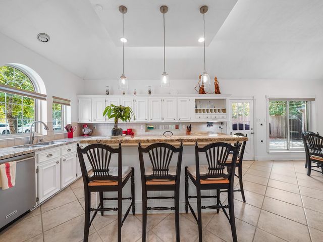 5 Hidden Pond Place, The Woodlands, TX 77381