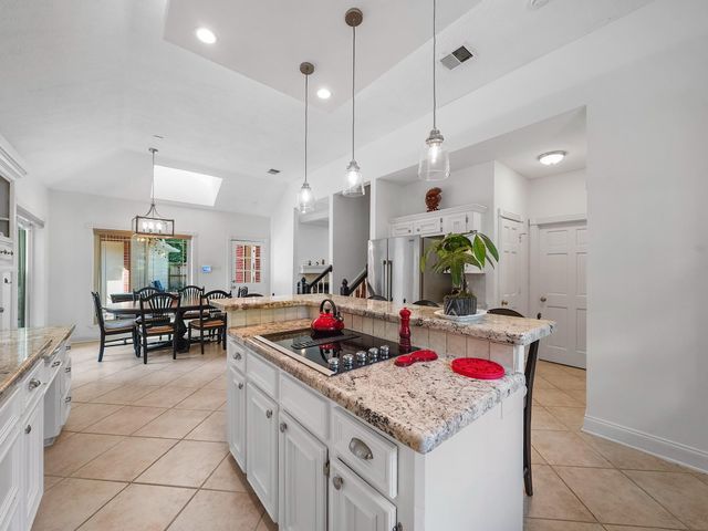 5 Hidden Pond Place, The Woodlands, TX 77381