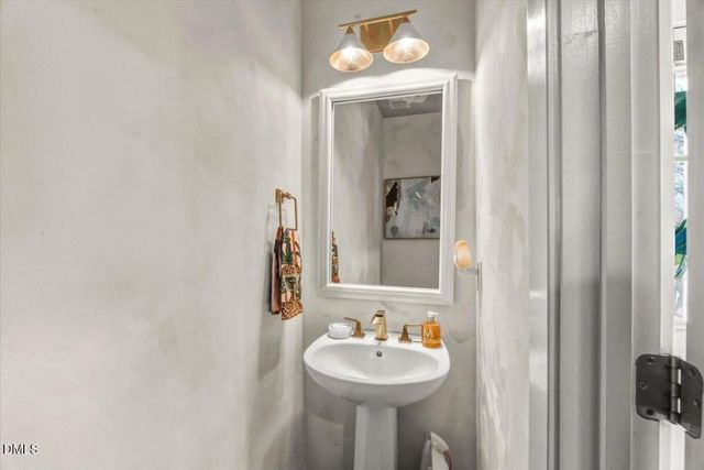 2806 Bedford Green Drive 102, Raleigh, NC 27604