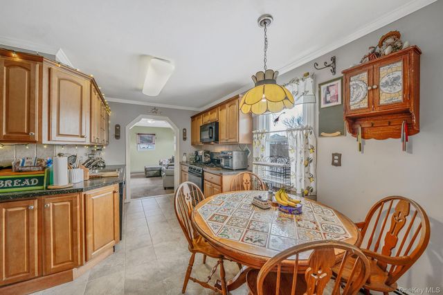 924 S 4th Street, Lindenhurst, NY 11757