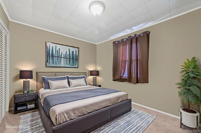 924 S 4th Street, Lindenhurst, NY 11757