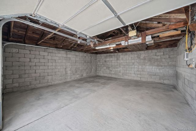 924 S 4th Street, Lindenhurst, NY 11757